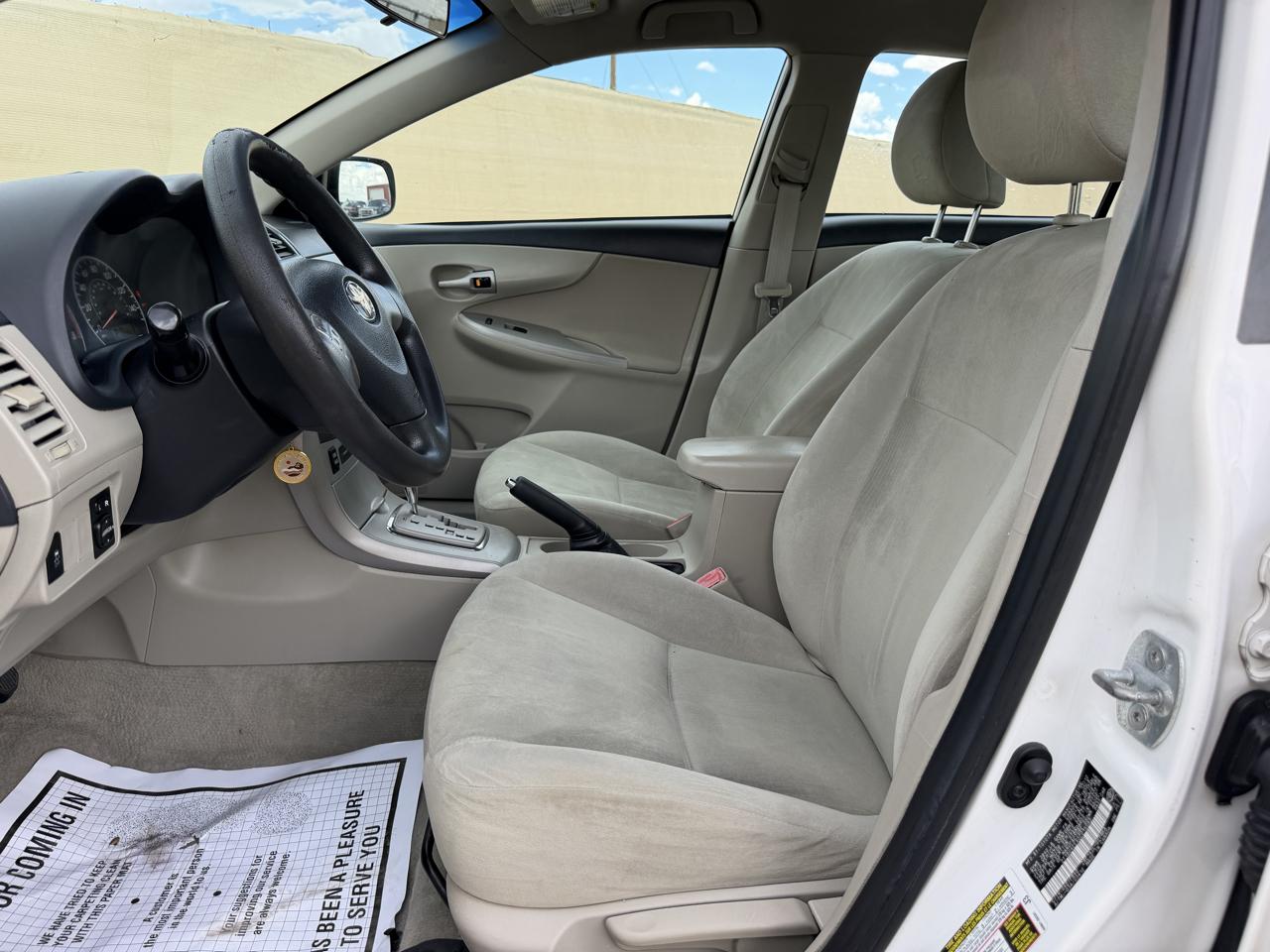 Toyota Corolla LE 4-Speed AT 2013