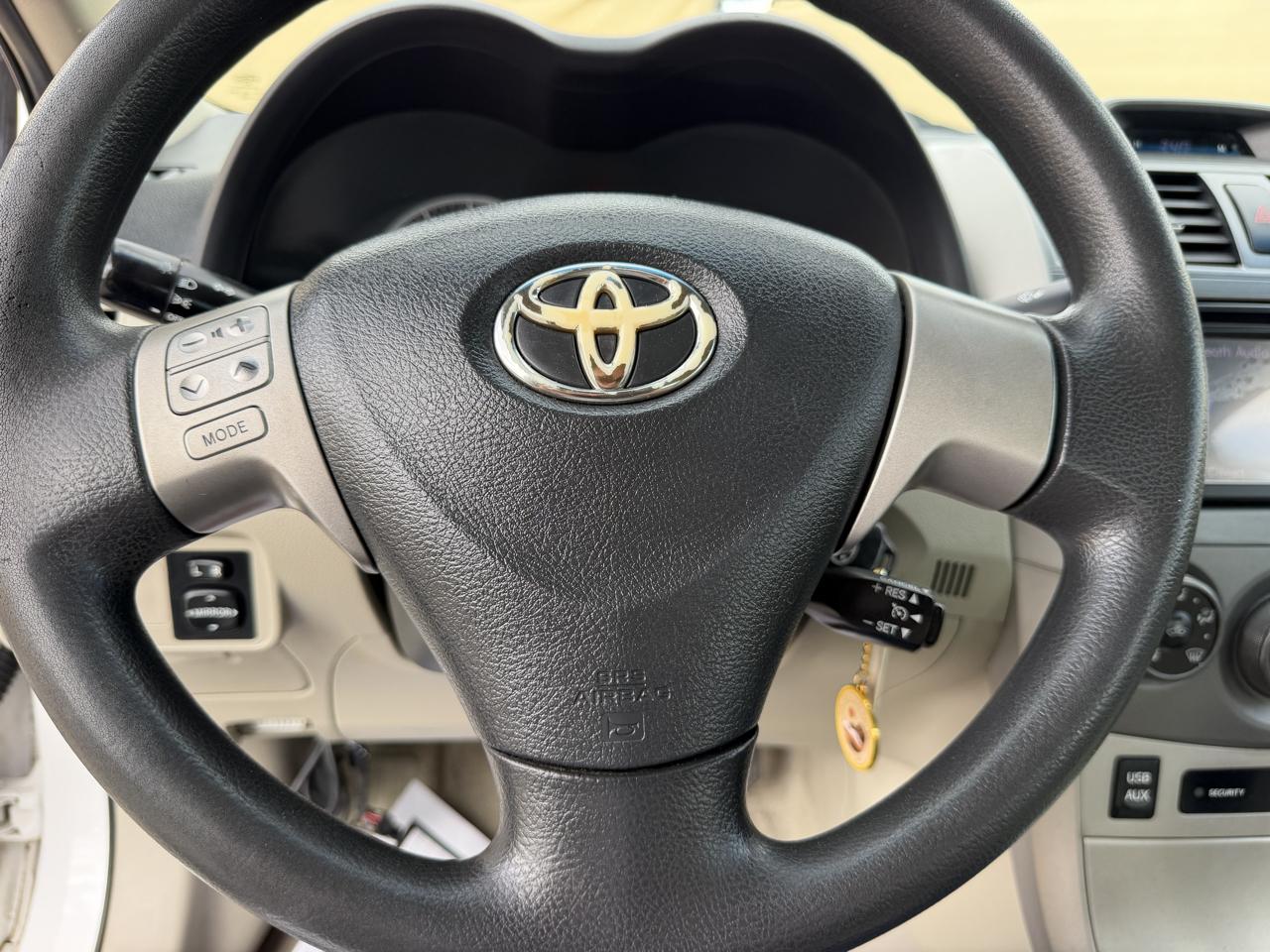 Toyota Corolla LE 4-Speed AT 2013