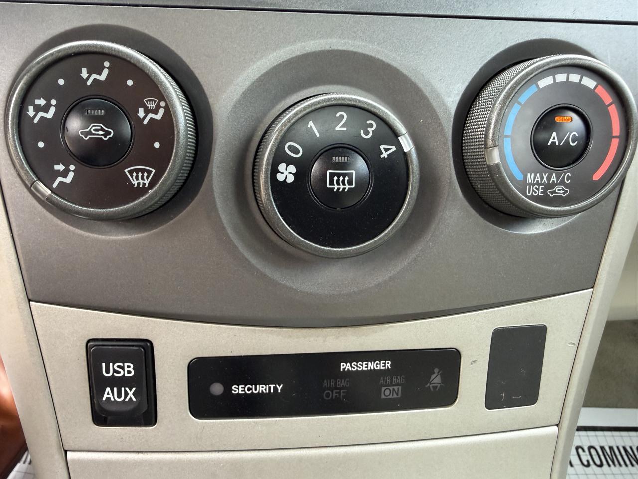 Toyota Corolla LE 4-Speed AT 2013