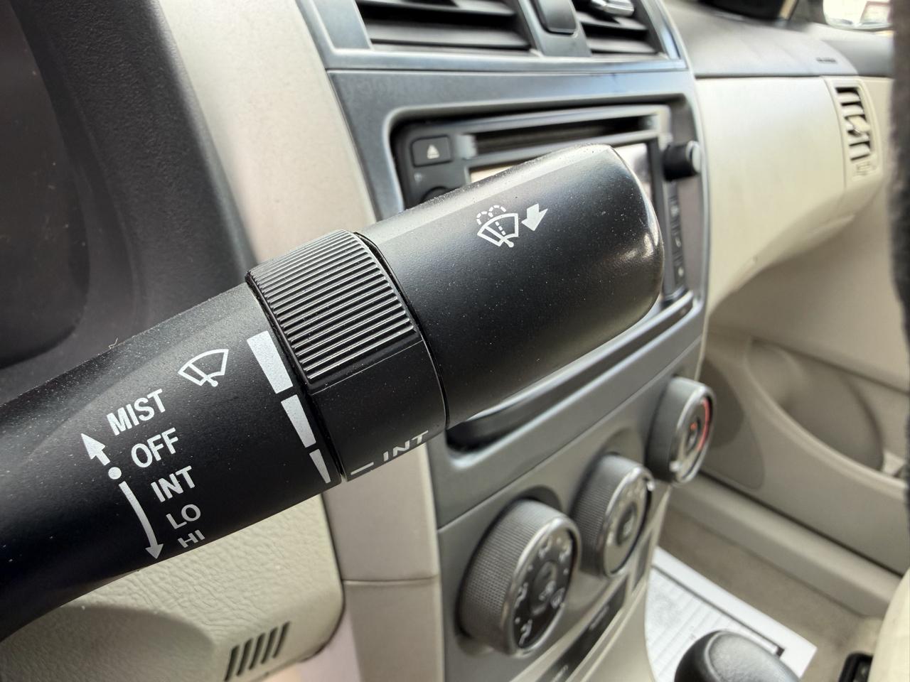 Toyota Corolla LE 4-Speed AT 2013