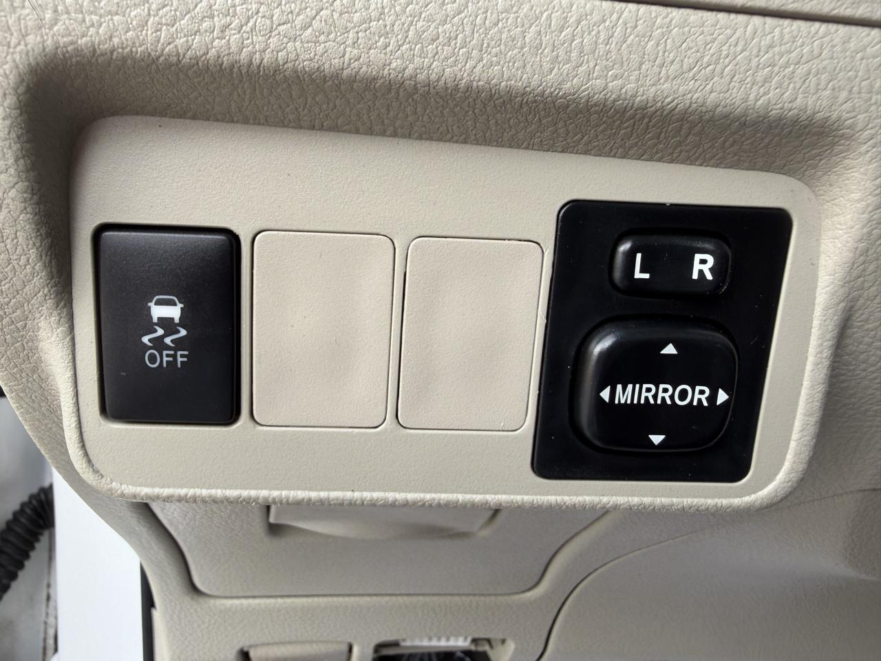 Toyota Corolla LE 4-Speed AT 2013