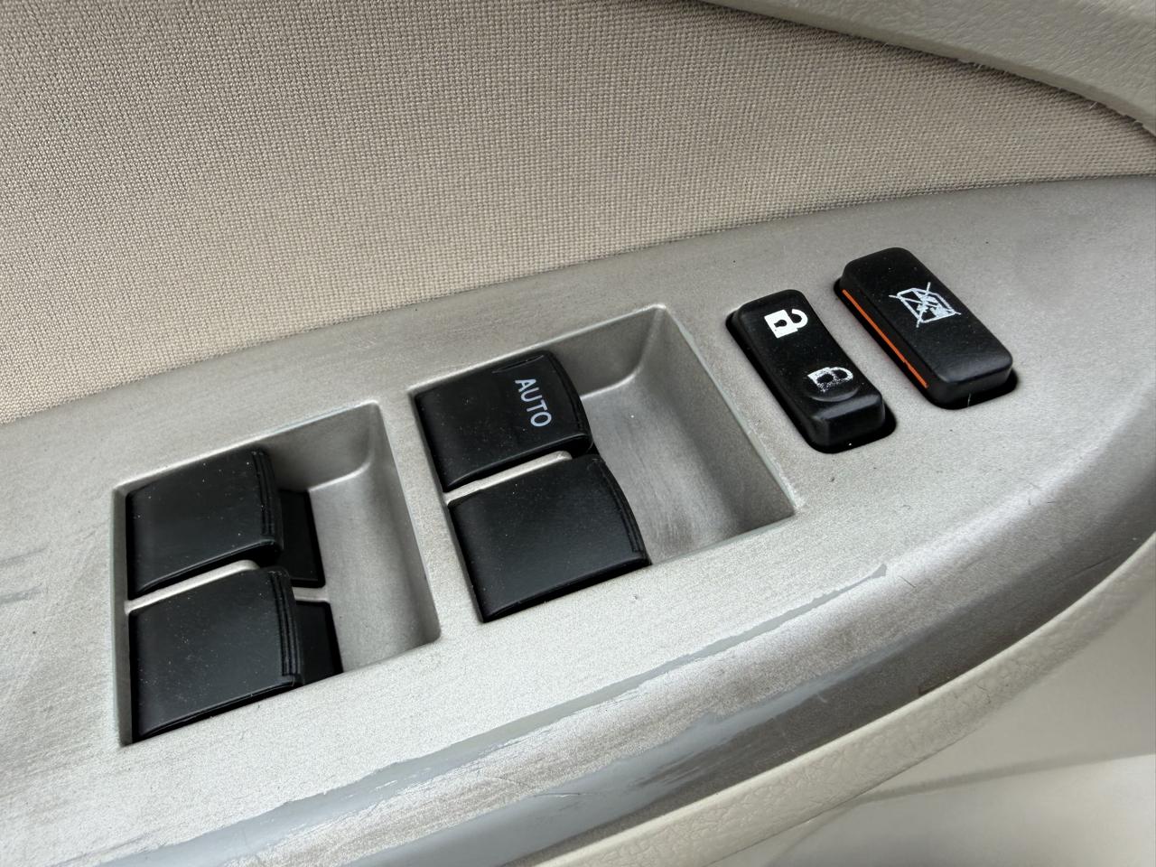 Toyota Corolla LE 4-Speed AT 2013