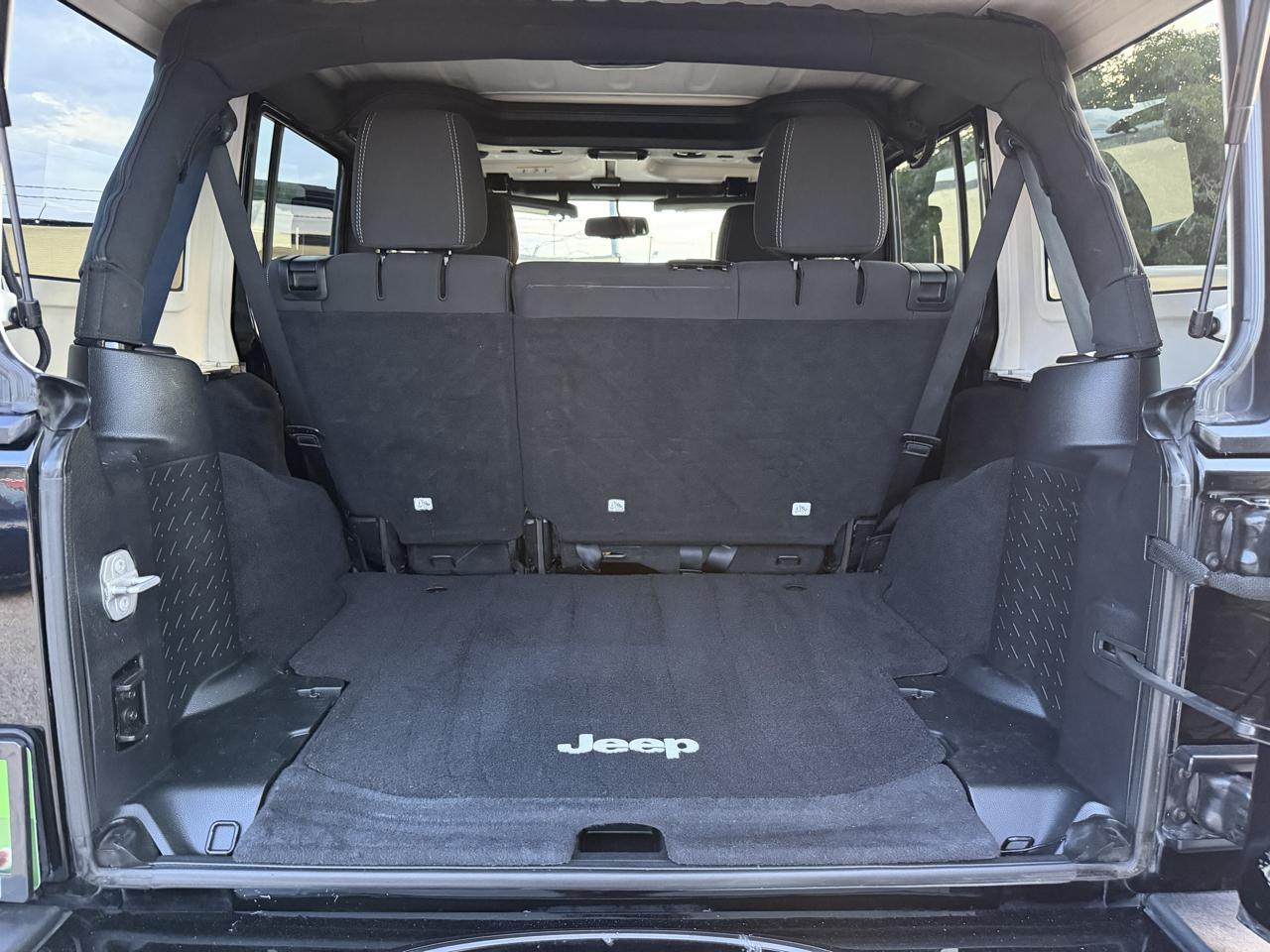 Jeep Wrangler Unlimited Sahara 4WD 2016