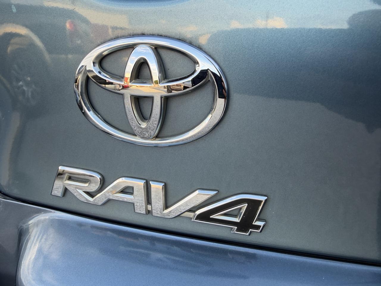Toyota RAV4 Limited V6 2WD 2012