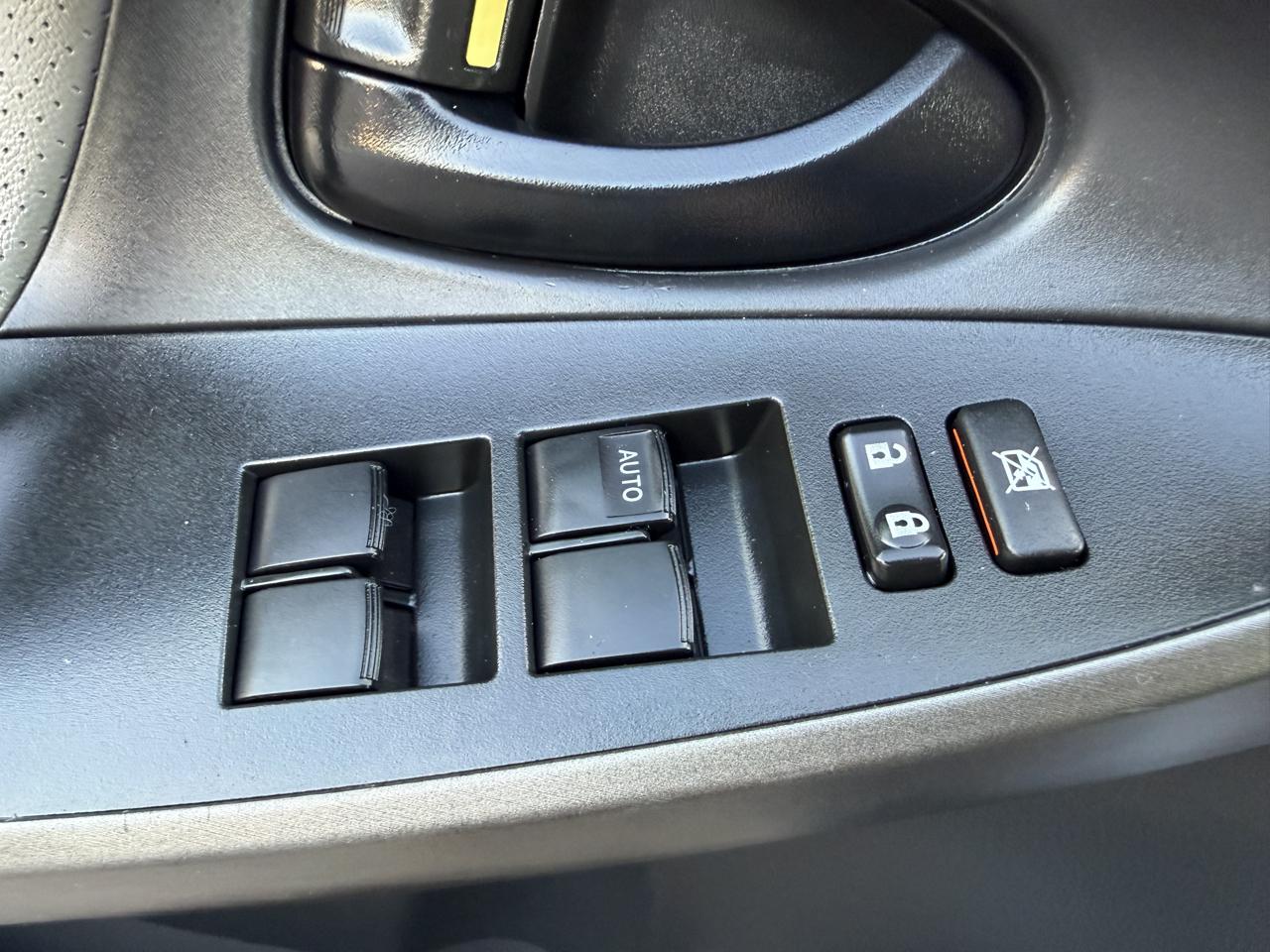 Toyota RAV4 Limited V6 2WD 2012
