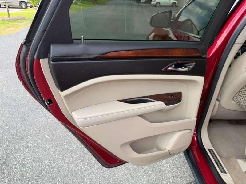 Cadillac SRX Luxury 2012
