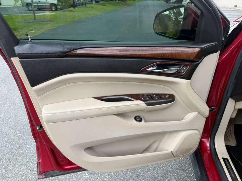 Cadillac SRX Luxury 2012