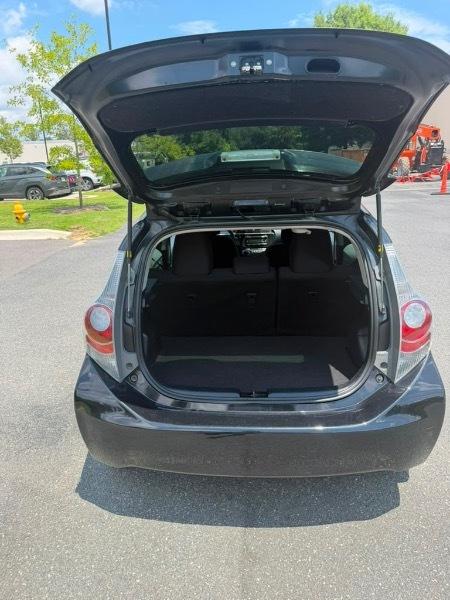 Toyota Prius c One 2013
