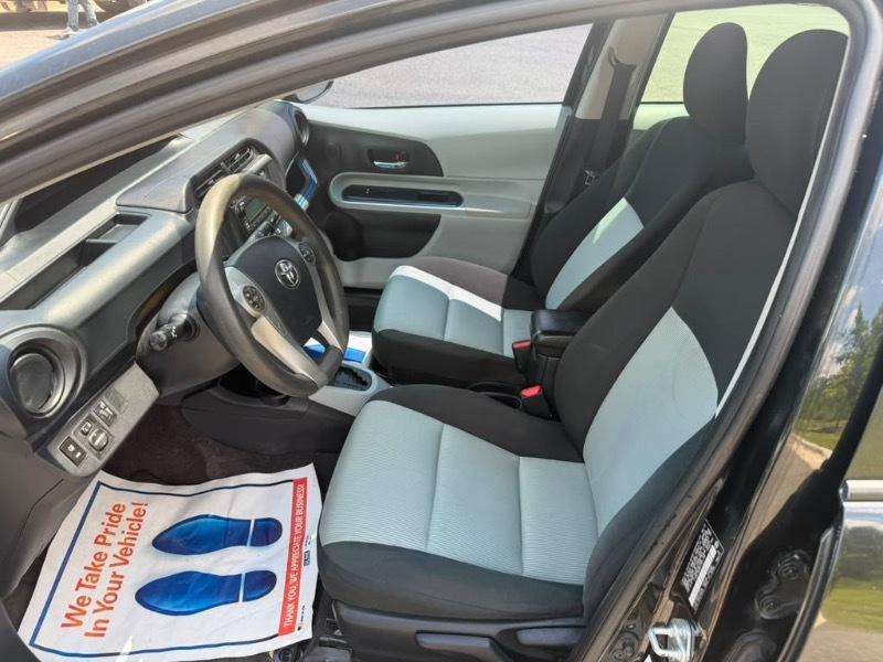 Toyota Prius c One 2013
