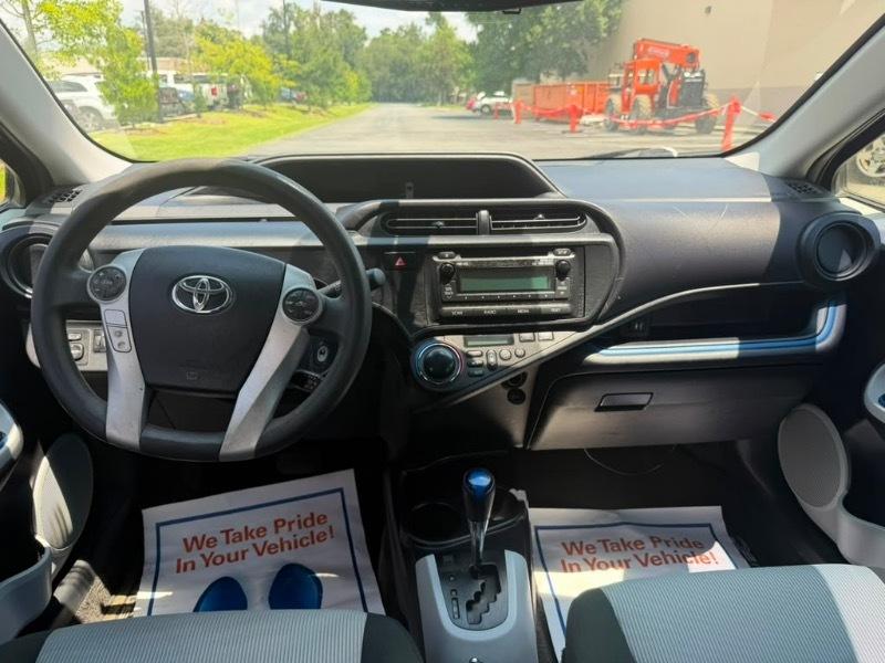 Toyota Prius c One 2013