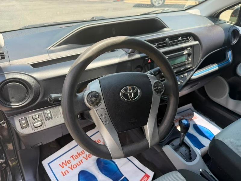 Toyota Prius c One 2013