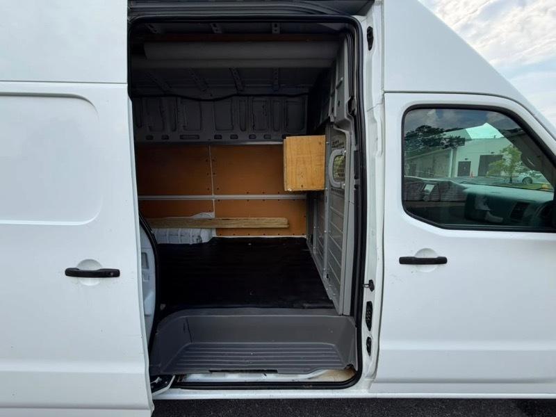 Nissan NV Cargo 2500 HD SV V8 High Roof 2021