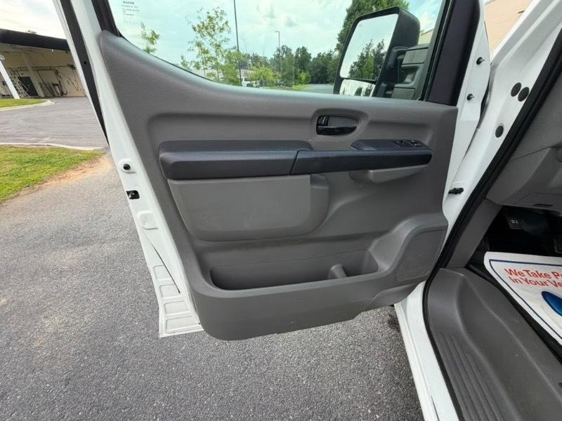 Nissan NV Cargo 2500 HD SV V8 High Roof 2021