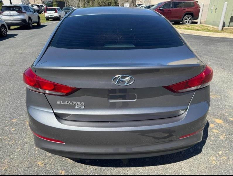Hyundai Elantra SE 6AT 2018