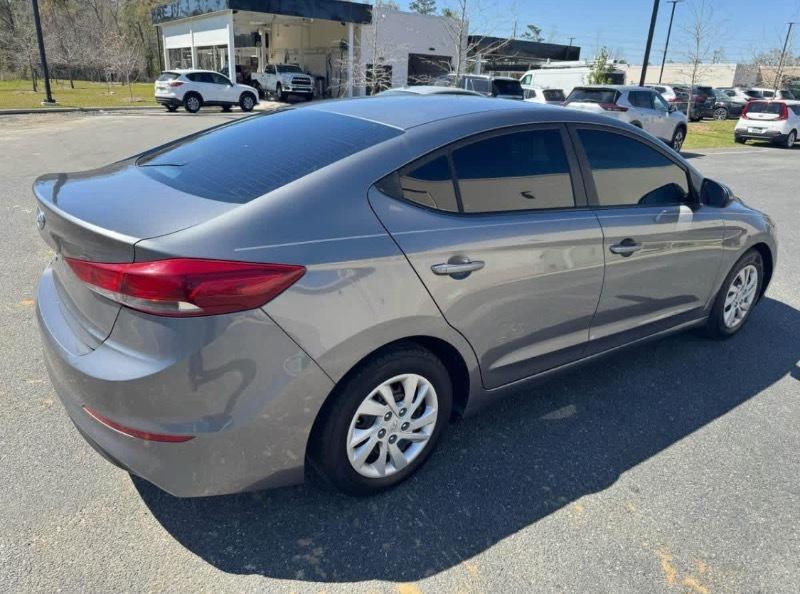 Hyundai Elantra SE 6AT 2018