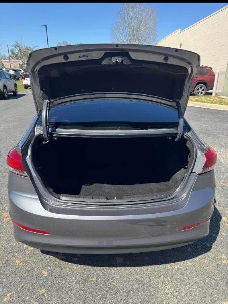 Hyundai Elantra SE 6AT 2018