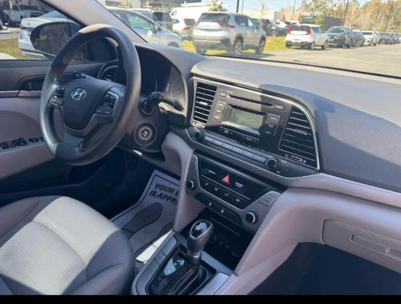 Hyundai Elantra SE 6AT 2018