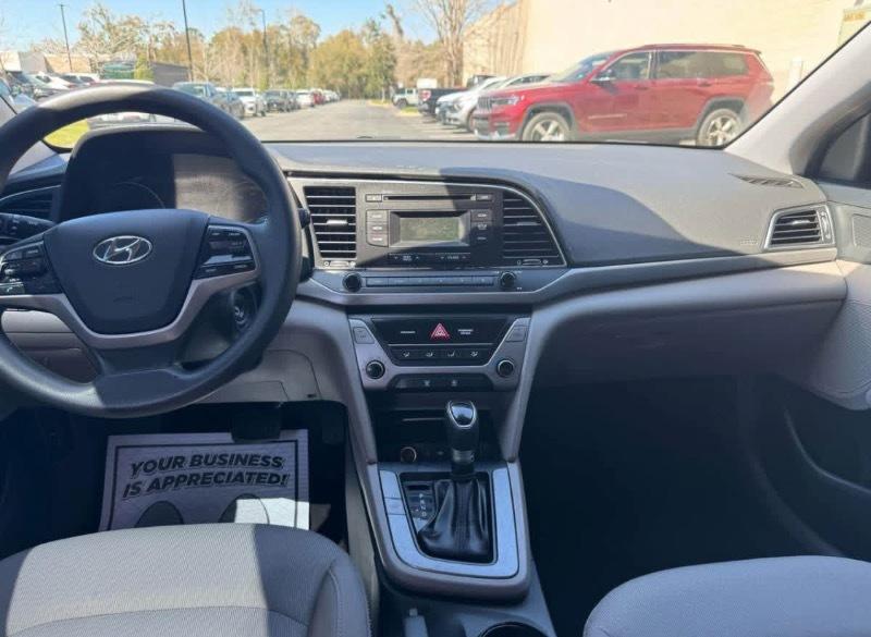 Hyundai Elantra SE 6AT 2018