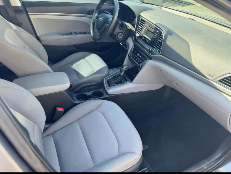 Hyundai Elantra SE 6AT 2018