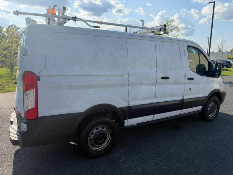 Ford Transit 250 Van Low Roof 60/40 Pass.130-in. WB 2015