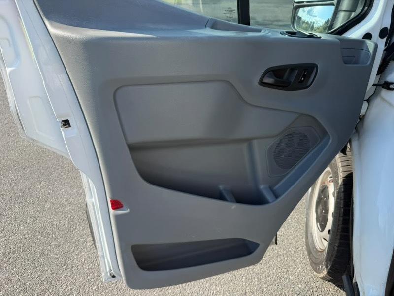 Ford Transit 250 Van Low Roof 60/40 Pass.130-in. WB 2015