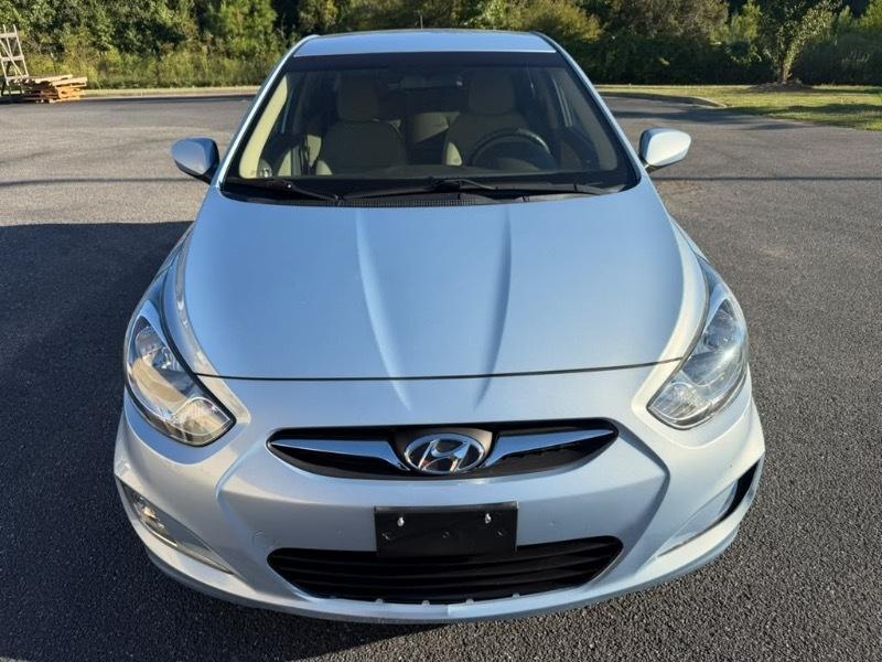Hyundai Accent GLS 4-Door 2012