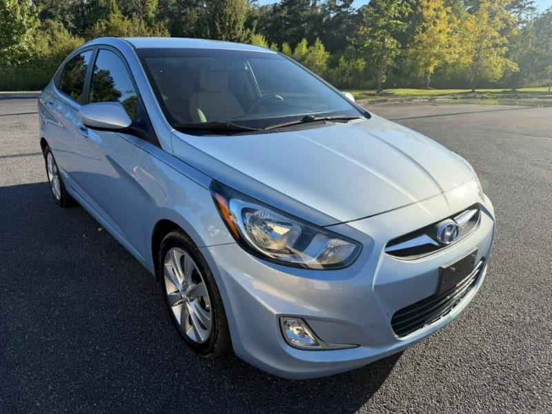 Hyundai Accent GLS 4-Door 2012