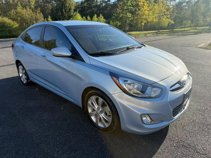 Hyundai Accent GLS 4-Door 2012