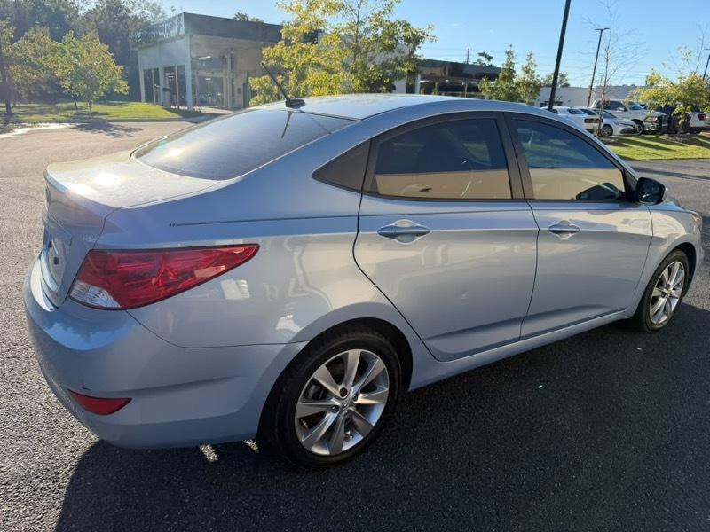 Hyundai Accent GLS 4-Door 2012