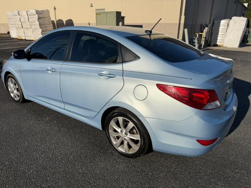Hyundai Accent GLS 4-Door 2012