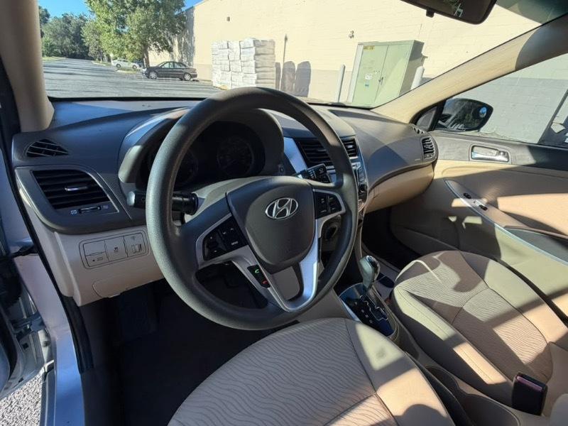 Hyundai Accent GLS 4-Door 2012