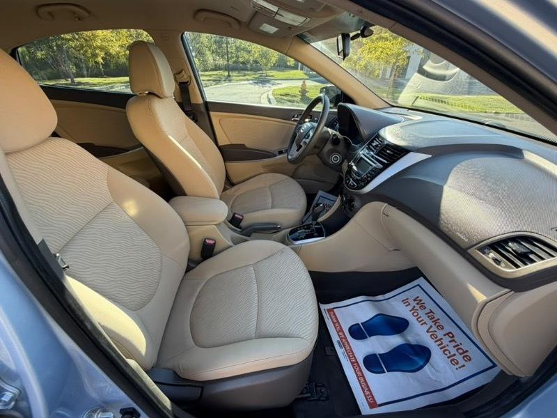 Hyundai Accent GLS 4-Door 2012