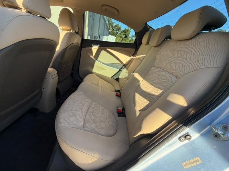 Hyundai Accent GLS 4-Door 2012