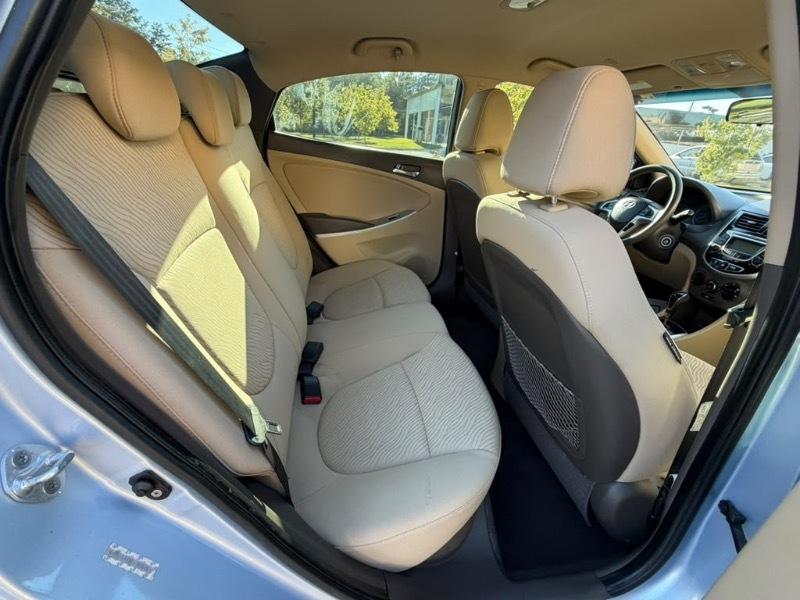 Hyundai Accent GLS 4-Door 2012