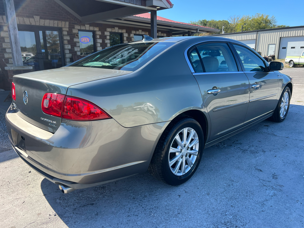 Buick Lucerne  2011