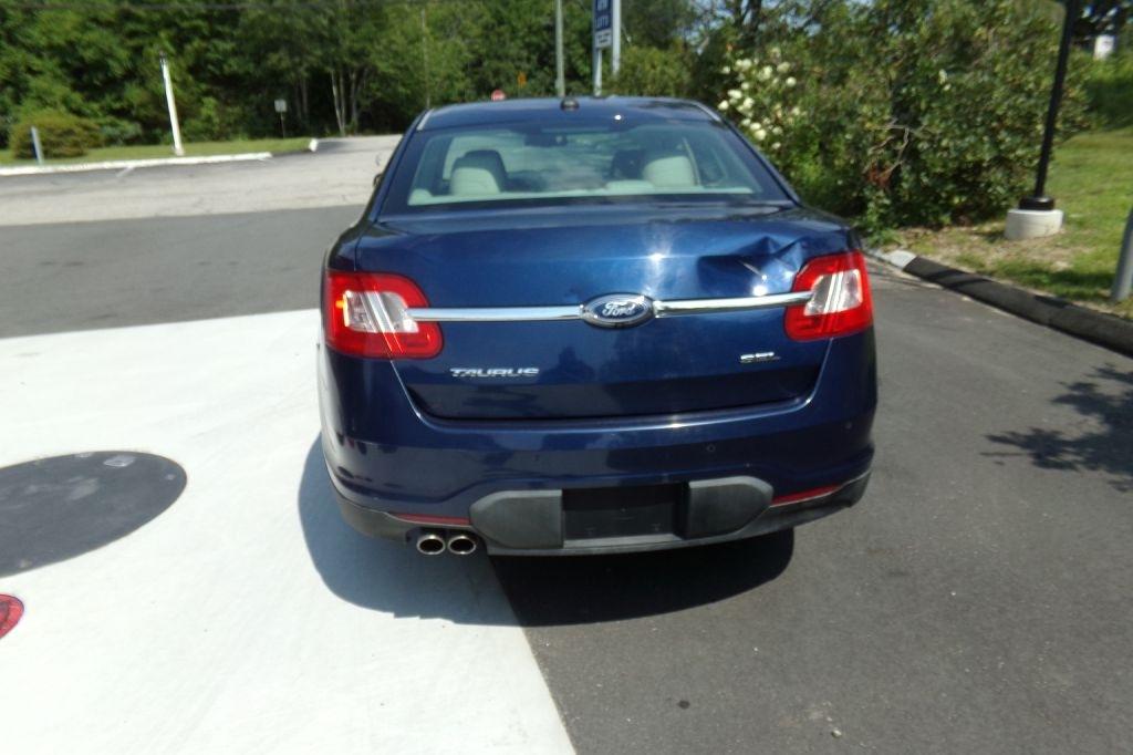 Ford Taurus  2012