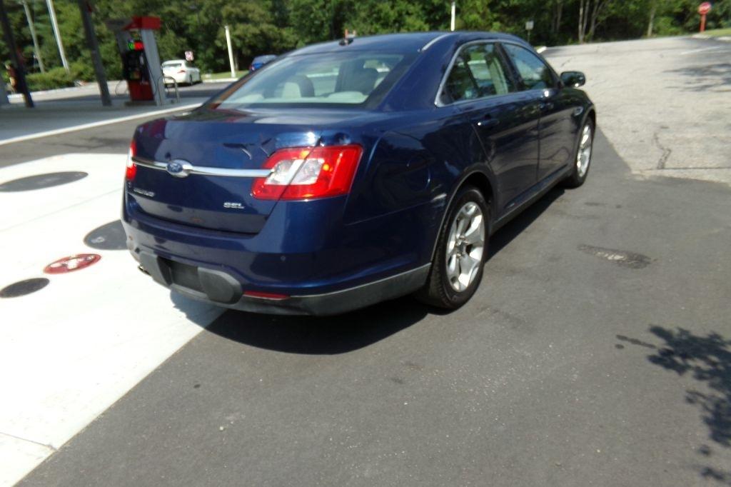 Ford Taurus  2012
