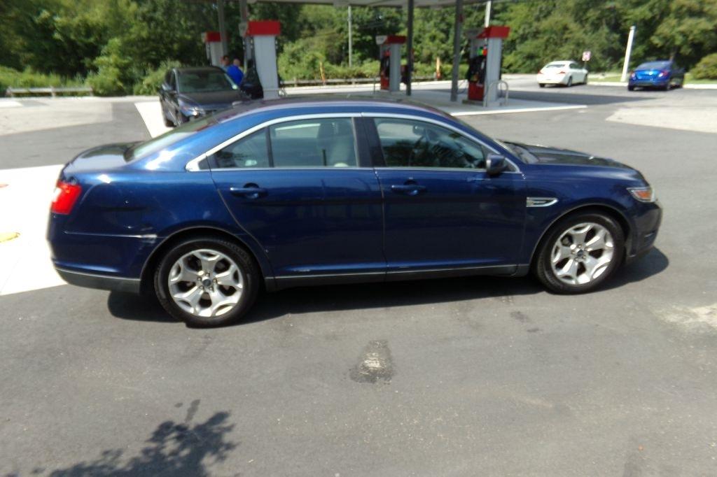 Ford Taurus  2012