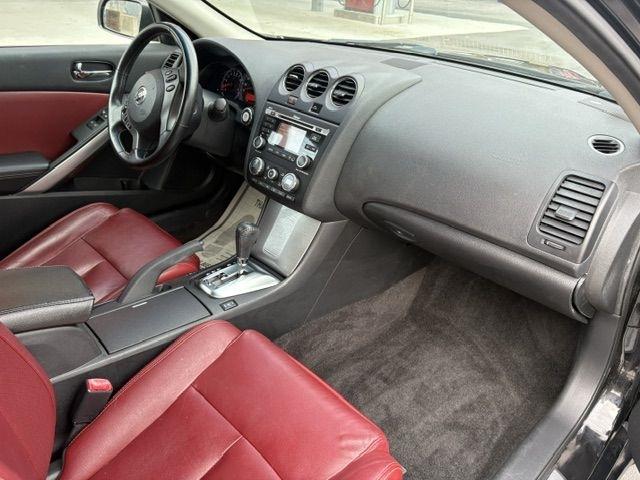 Nissan Altima  2010