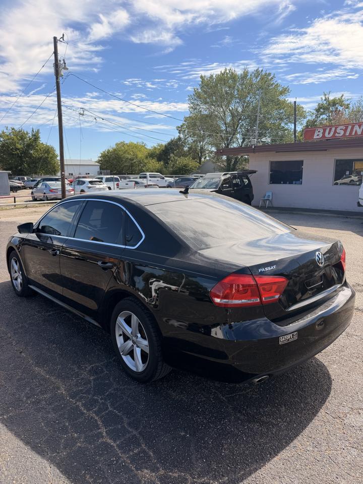 Volkswagen Passat 2.0L TDI SE MT 2013