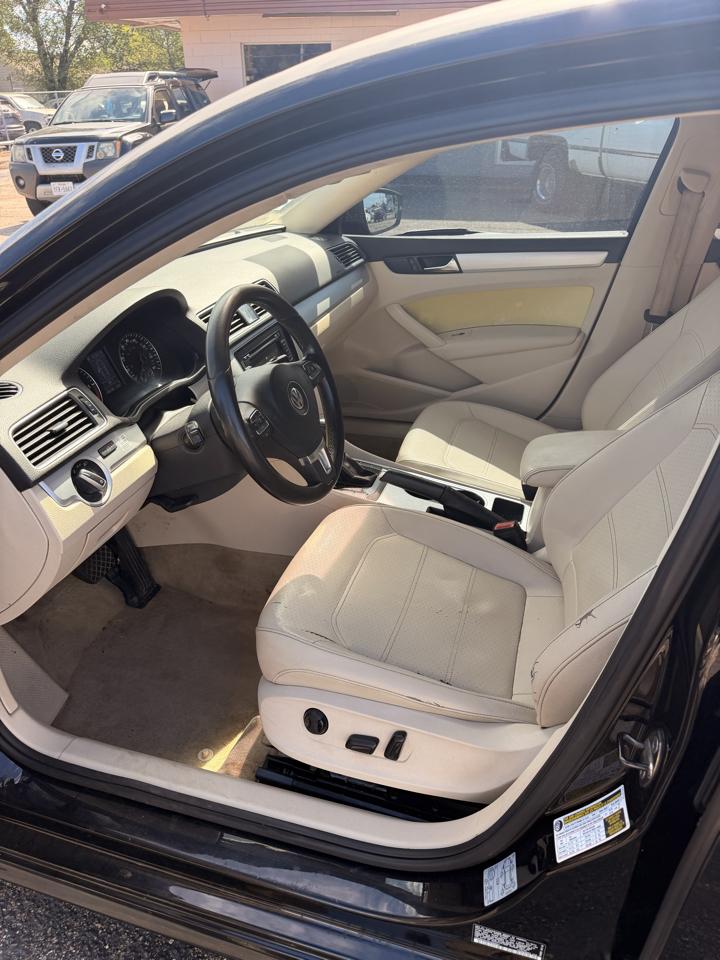 Volkswagen Passat 2.0L TDI SE MT 2013