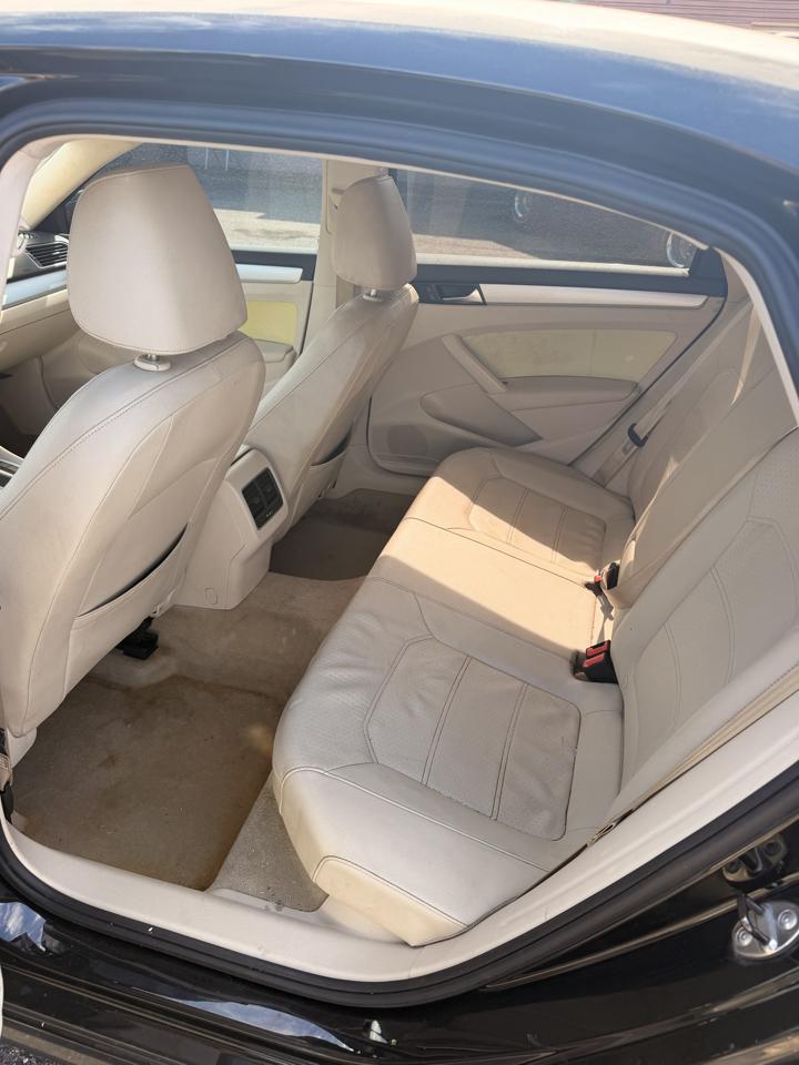 Volkswagen Passat 2.0L TDI SE MT 2013
