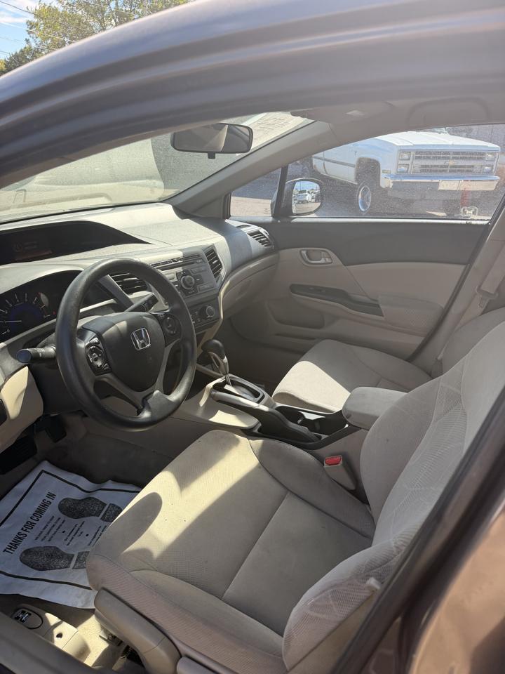 Honda Civic LX Sedan 5-Speed AT 2012
