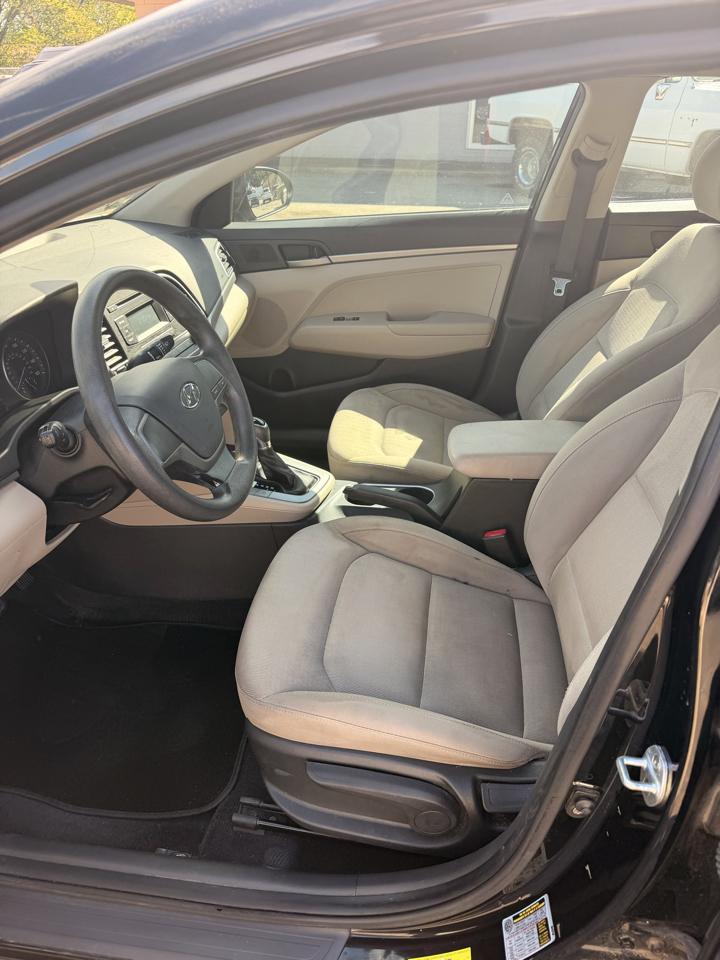 Hyundai Elantra SE 6AT 2017