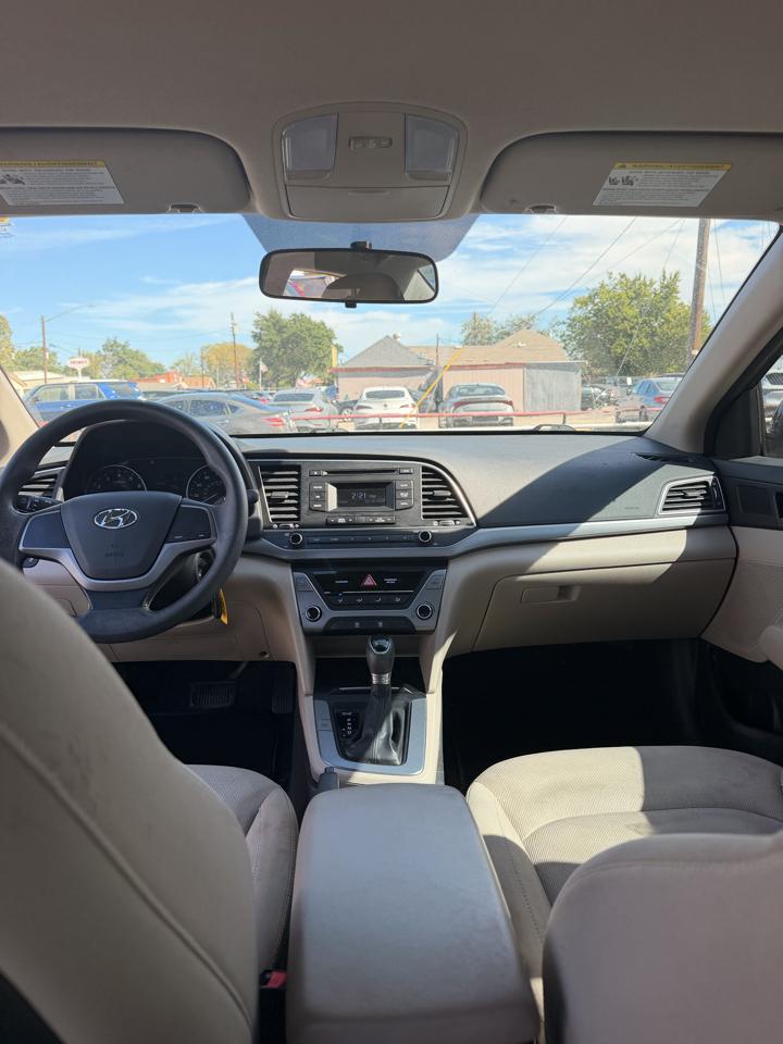 Hyundai Elantra SE 6AT 2017