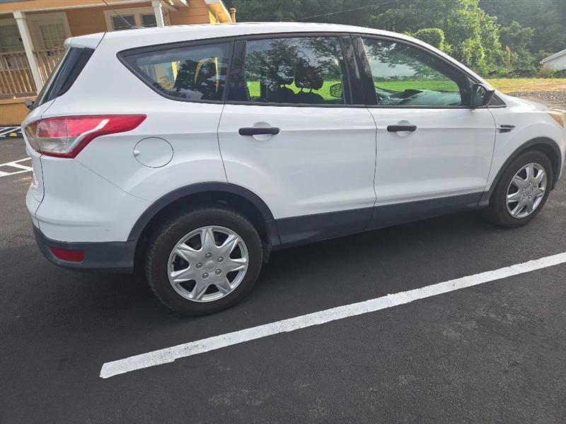 Ford Escape S FWD 2015