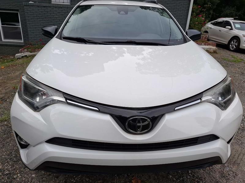 Toyota RAV4 LE FWD 2018