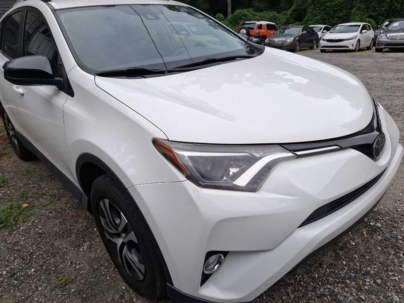 Toyota RAV4 LE FWD 2018