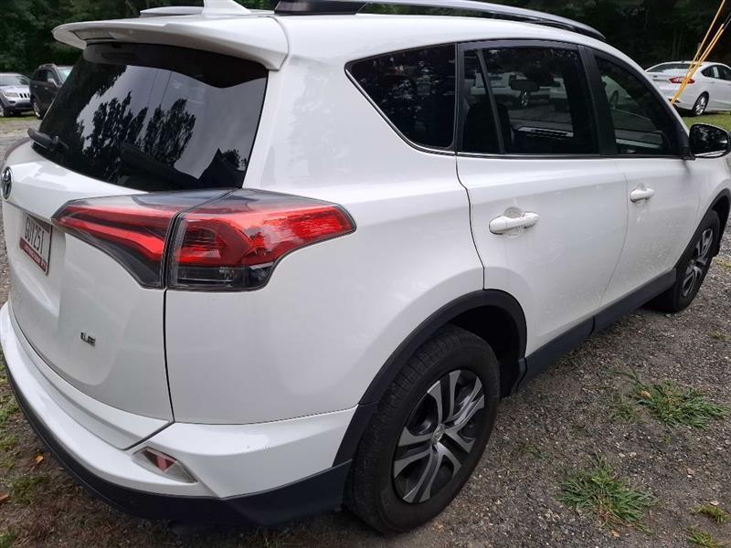 Toyota RAV4 LE FWD 2018