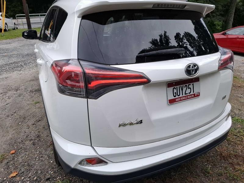 Toyota RAV4 LE FWD 2018